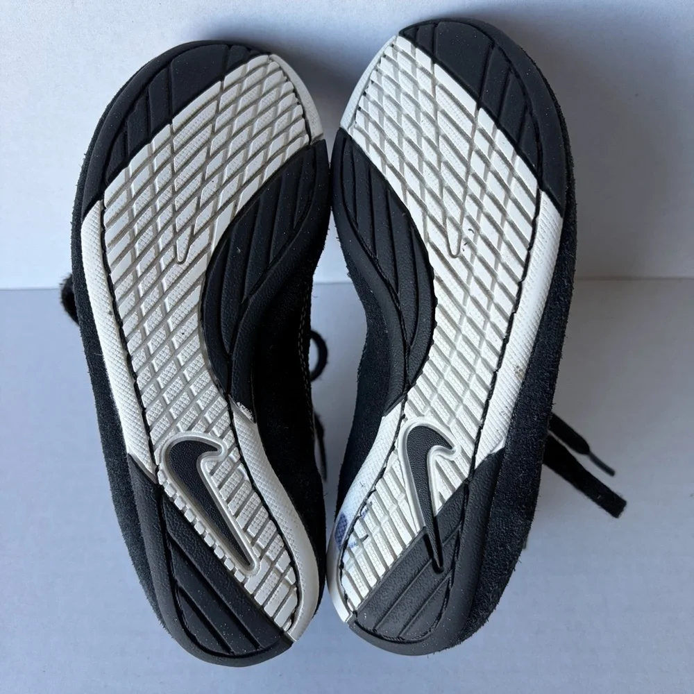 Nike Kids Wrestling Shoes Black‎ High-Top Suede with White Swoosh Size 1 Youth